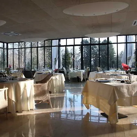 Отель Chateau De La Dame Blanche - Logis 4*