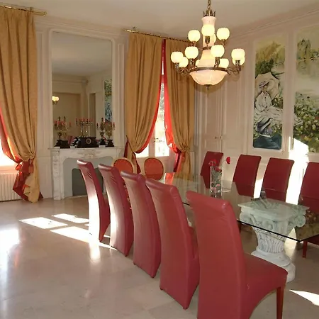 Chateau De La Dame Blanche - Logis 4* Geneuille