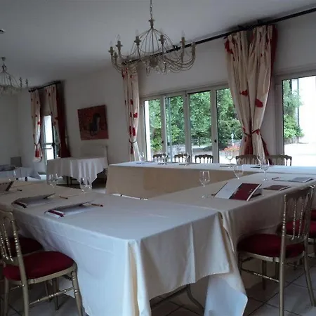 Отель Chateau De La Dame Blanche - Logis 4*