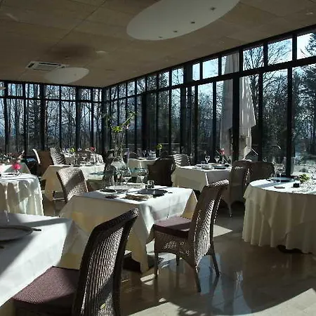 Отель Chateau De La Dame Blanche - Logis 4*